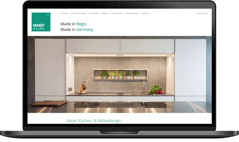 Website Maier Küchen auf dem Laptop